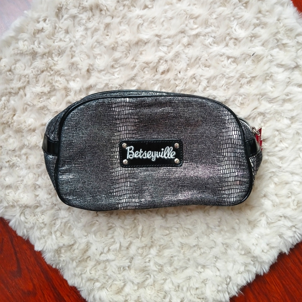 🌸3/ $15🌸 Betseyville by Betsey Johnson Cosmetic Bag